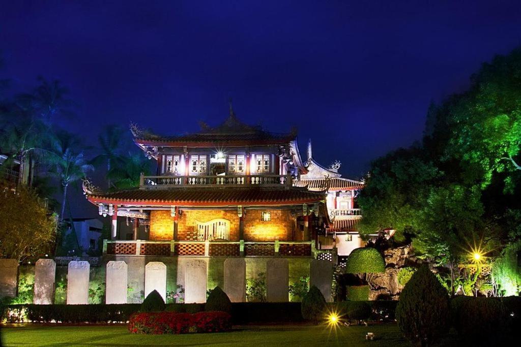 Temple Side Hostel ไถหนาน ภายนอก รูปภาพ